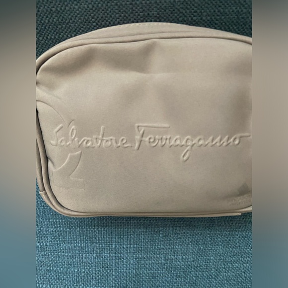 NWOT Salvatore Ferragamo Singapore Airlines First Class Toiletries Travel Pouch - Picture 3 of 12